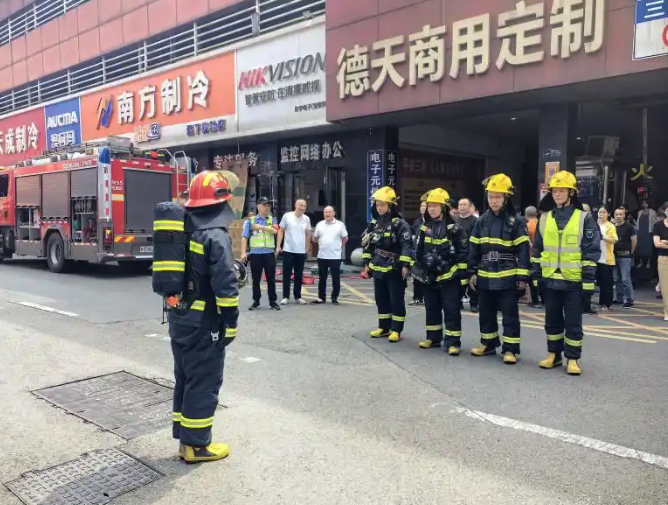 三湘大市场联合商户、消防开展“安全生产月”应急演练