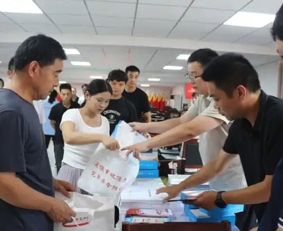 应急管理局联合临港开发区开展安全宣传进企业活动