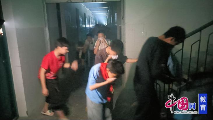 筑牢安全防线,守护生命成长 江油永胜小学开展住校生应急安全演练