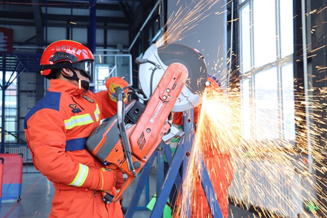 黑龙江省森林消防总队黑河市支队开展冬季大比武