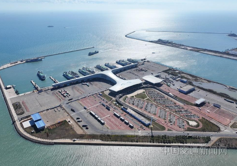 今年春运,琼州海峡客滚运输呈现客货两旺的态势