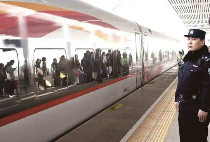 “一键报警”科技护航春运安全