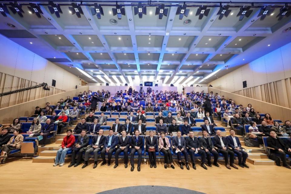 Agentic Science at Scale研讨会在沪召开 科学基座模型Innovator与科研智能体SciMaster亮相