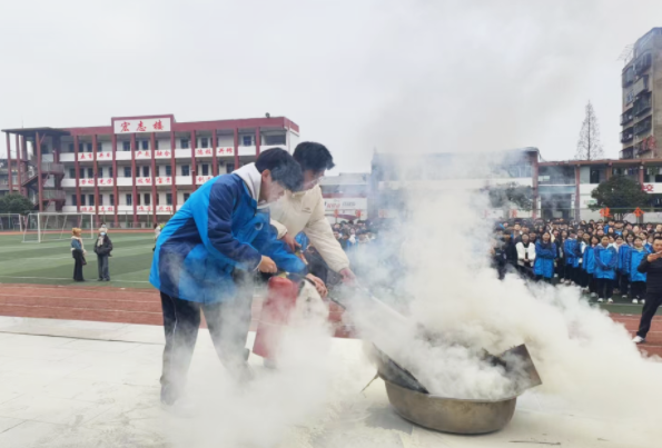 筑牢“防火墙” 守护成长路 四川省达州市校园消防安全演练月活动火热进行