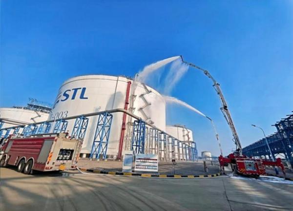 国家危险化学品应急救援队开展罐区泄漏处置演练