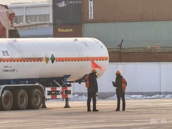 大连市应急局指导开展危化品油罐车泄漏事故 应急处置演练