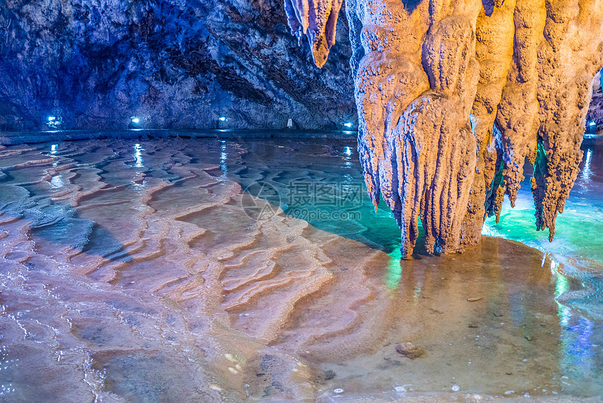 溶洞被猪粪严重污染，官方通报：4家养殖场被查处！