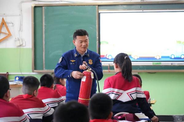 新疆多地开展消防安全 “开学第一课” 