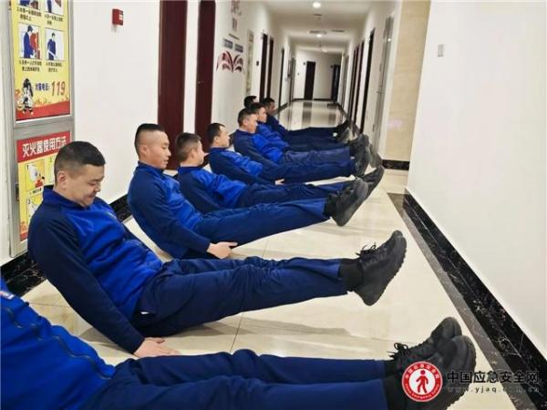 冬训砺体能 实干强根基——海北大队扎实开展冬季练兵活动