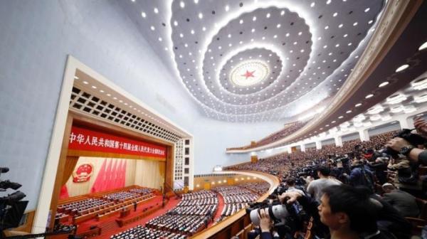 政府工作报告的10个新表述 释放“未来感”与“民生温度”