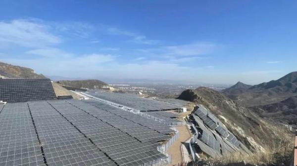 一座废弃矿山的重生之路：京西寨口的“绿”与“光”