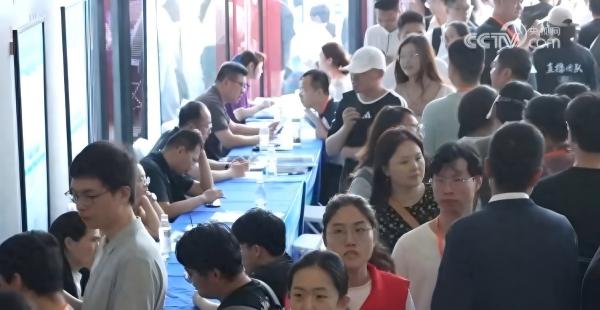 人才政策升级与“沉浸式”职业规划“组合拳”发力 毕业生就业新动能更足