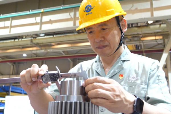 从普通装配钳工到“大国工匠”，他上榜“2026北京榜样”5月人物榜单！