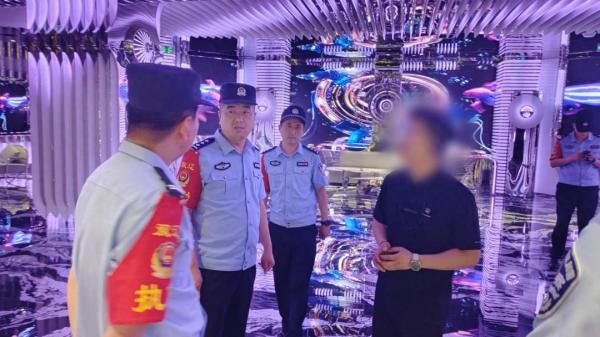 双辽公安：净化夏夜治安环境，用“警察蓝”守护“烟火气”