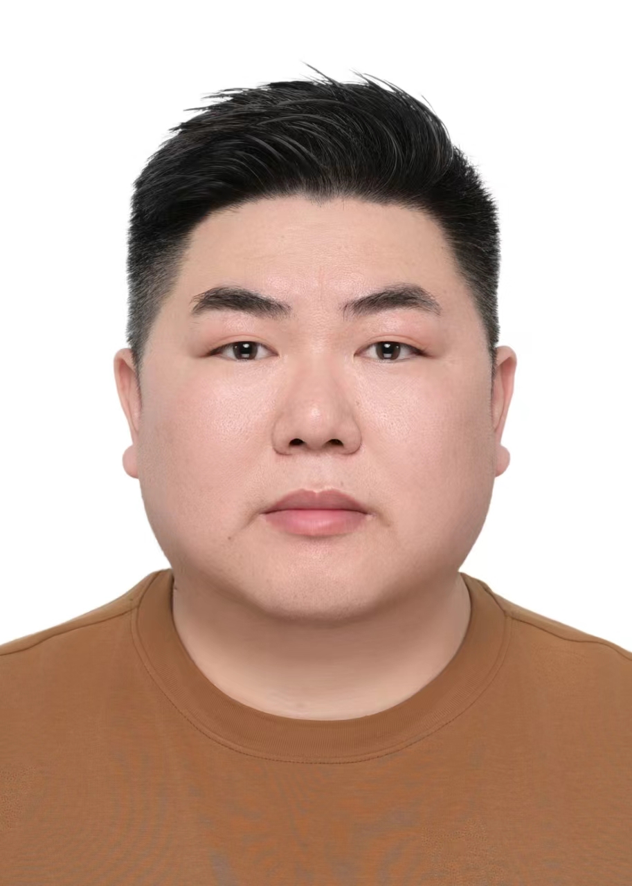 广东省栏目组制片人 — 何平